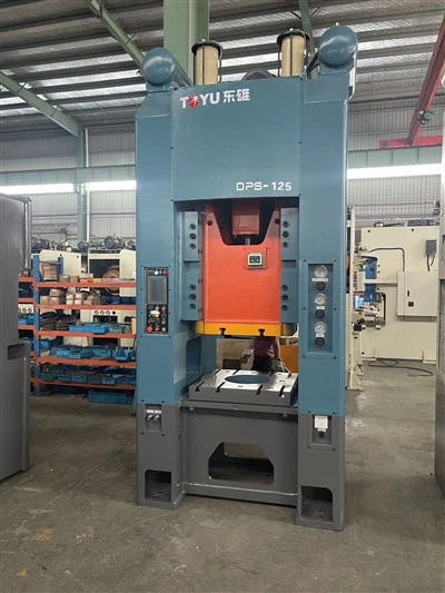 Hogyan kell egyetlen lyukasztóprés kezelési képzését lebonyolítani?